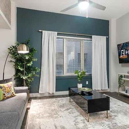 Urban Living In The Heart Of New Orleans Apartment